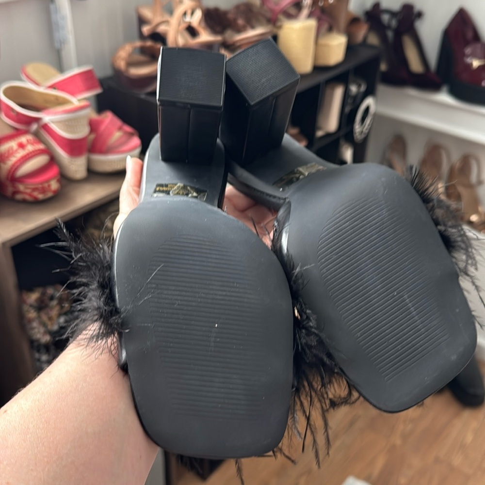 NEW Feathered VENUS Black Square Block Heels Sz10 - Picture 6 of 9